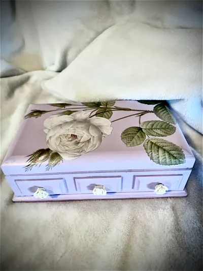 Beautiful Lavender Jewelry Box
