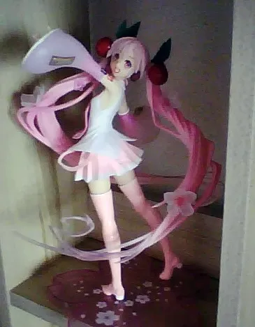 Miku is Pretty in Pink!